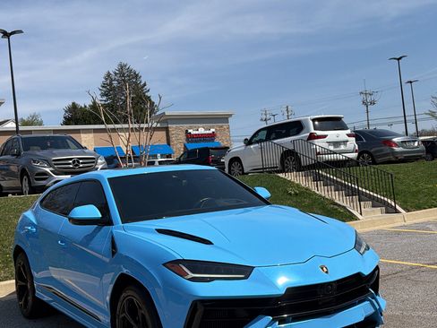 Used 2023 Lamborghini Urus S AWD/4WD image 2