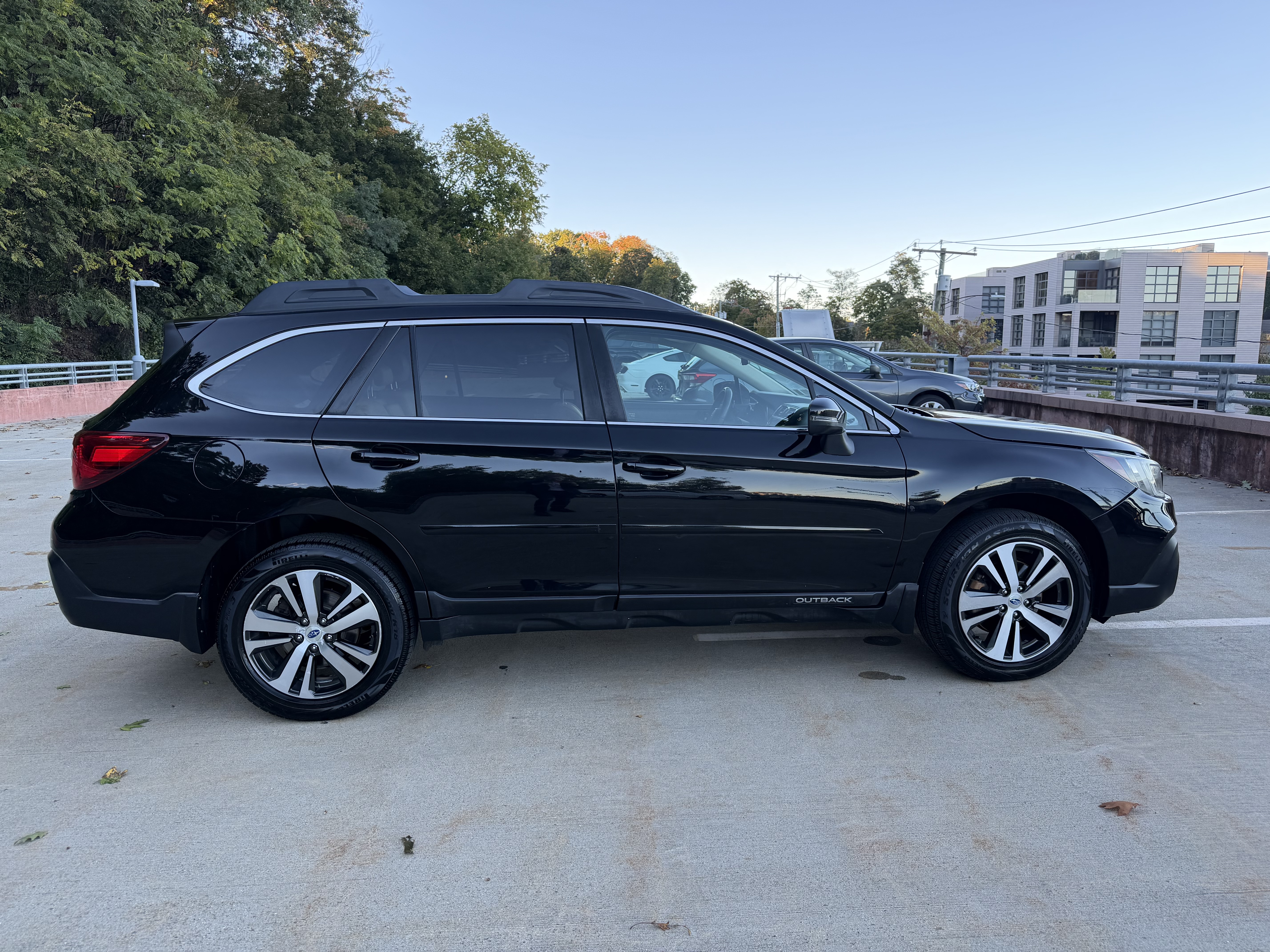 Used 2018 Subaru Outback 3.6R Limited AWD/4WD image 4