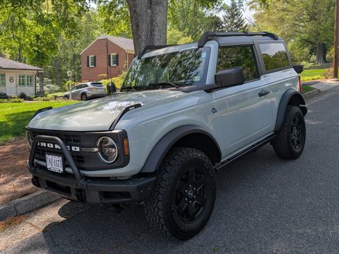 Used 2022 Ford Bronco Black Diamond image 4