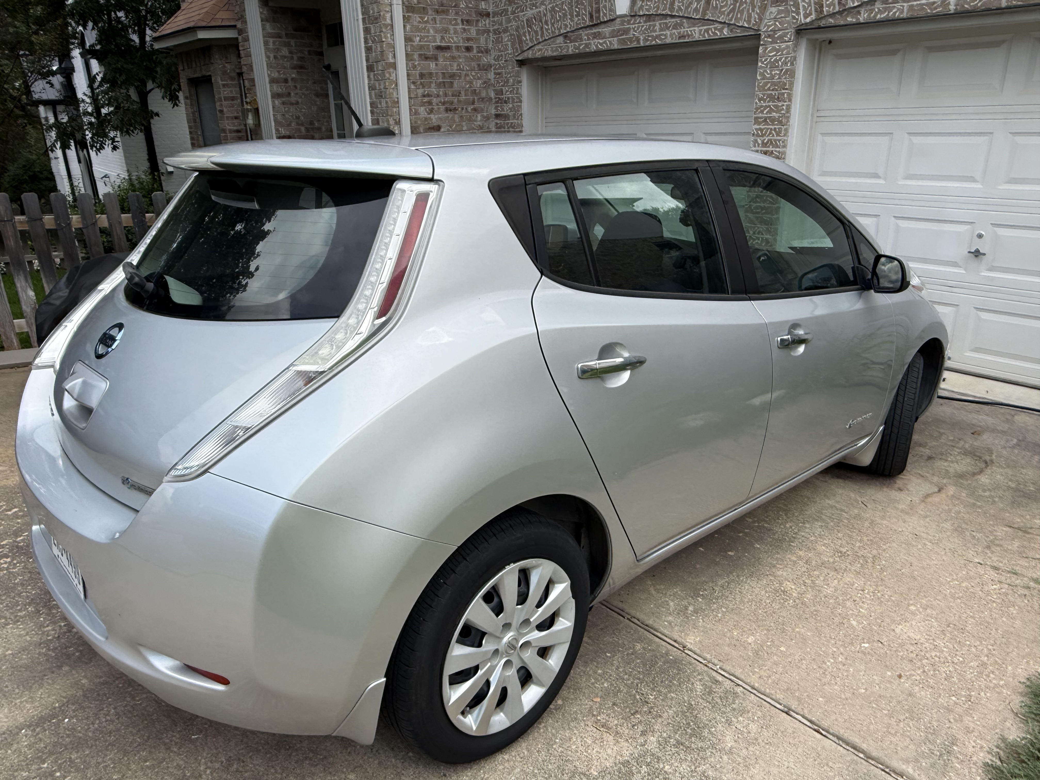 Used 2016 Nissan Leaf S w/ Charger Package FWD image 2