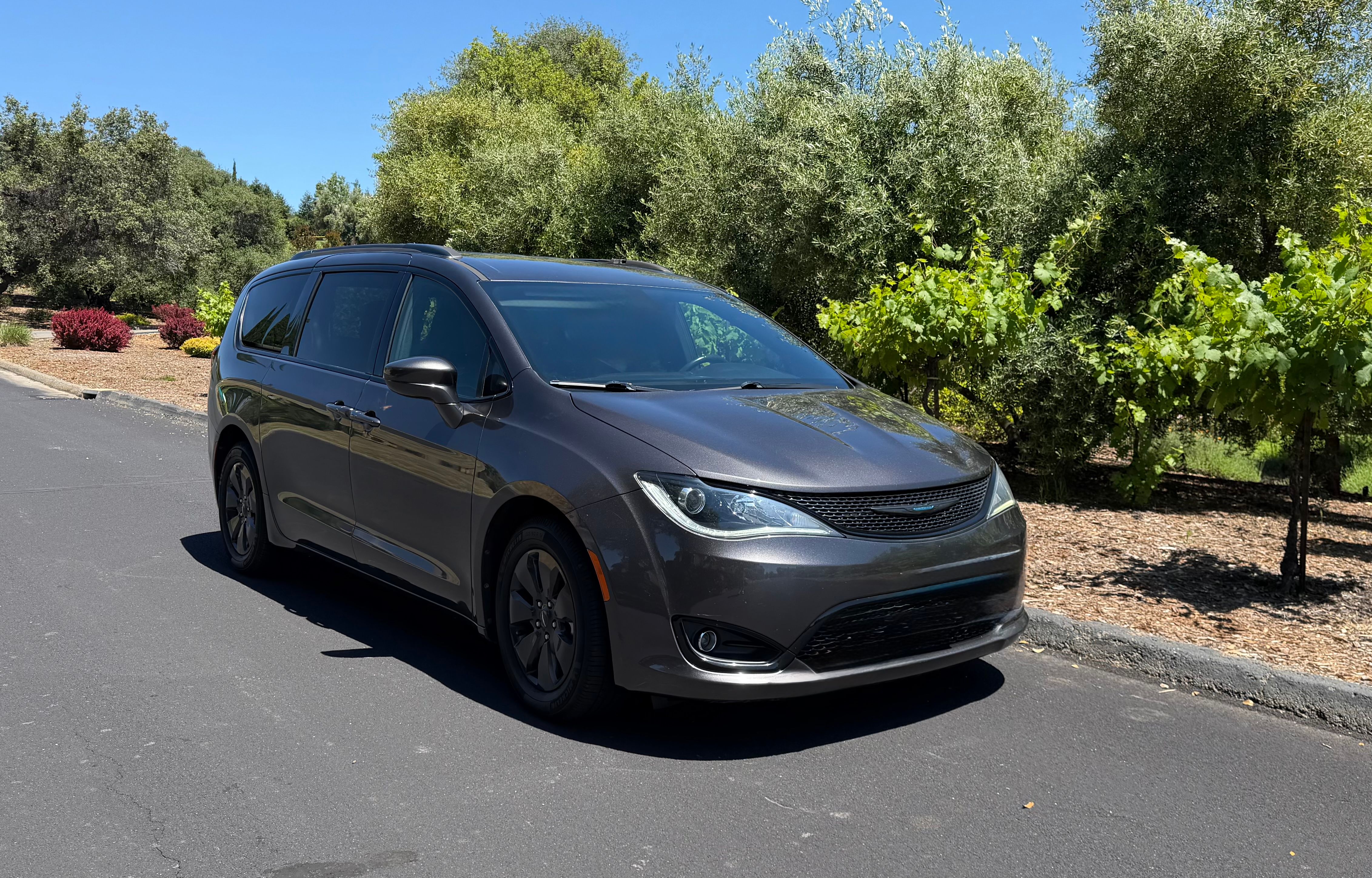 Used 2020 Chrysler Pacifica Touring-L w/ S Appearance Package FWD image 1