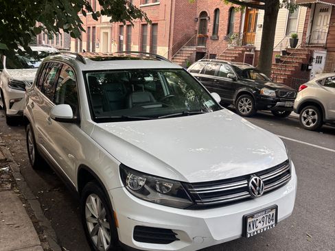 Used 2017 Volkswagen Tiguan Wolfsburg Edition FWD image 2