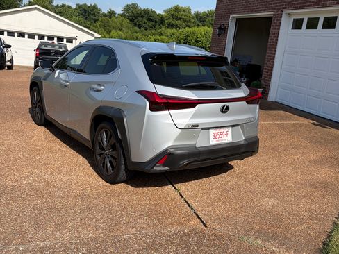 Used 2020 Lexus UX 200 F Sport w/ F Sport Premium Package FWD image 4