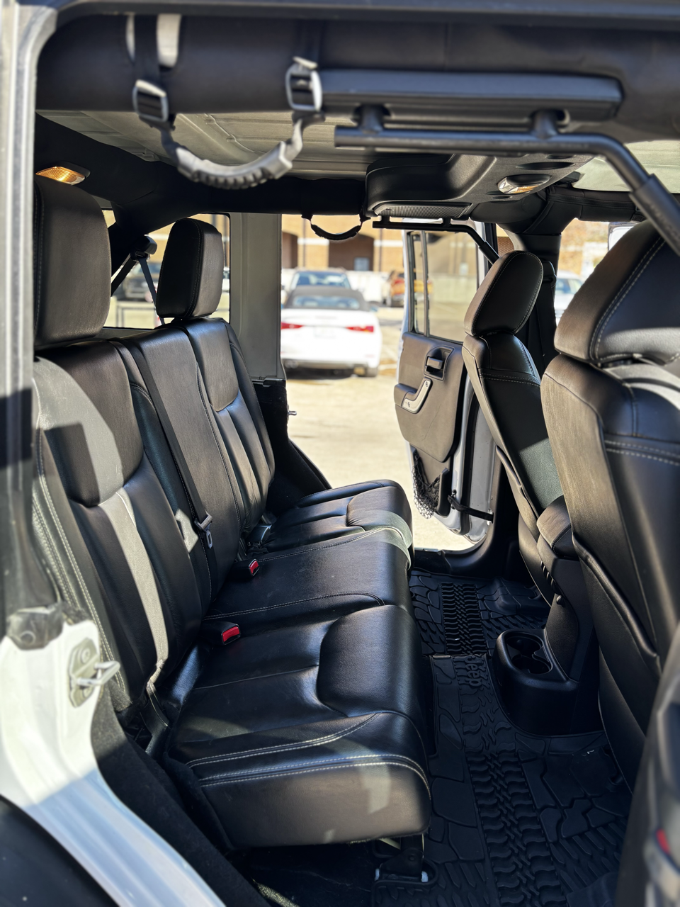 Used 2015 Jeep Wrangler Unlimited Rubicon AWD/4WD image 6