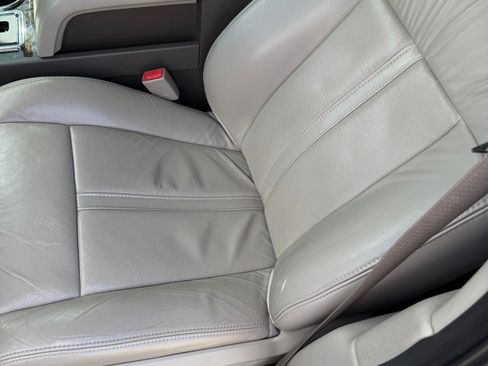 Used 2016 Lincoln Navigator Select image 24