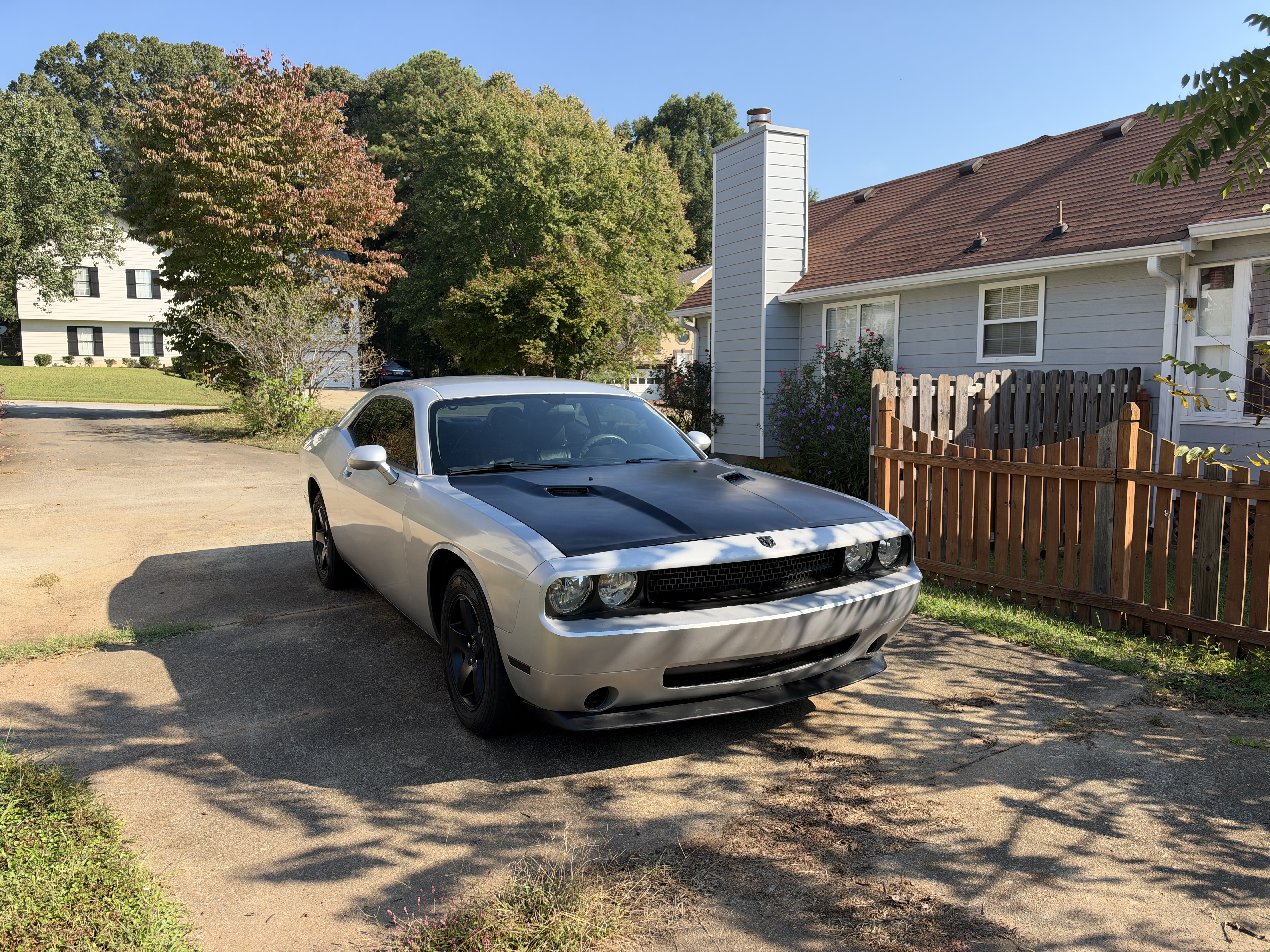 Used 2010 Dodge Challenger SE RWD image 4