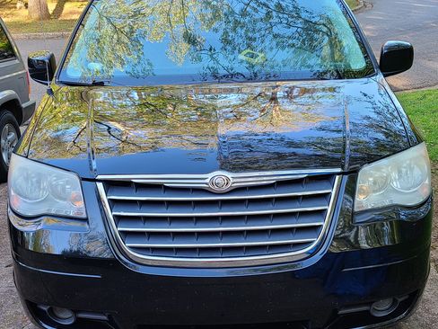 Used 2008 Chrysler Town & Country Touring image 1