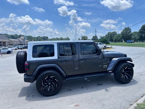 Used 2020 Jeep Wrangler Unlimited Sahara w/ Dual Top Group AWD/4WD image 9