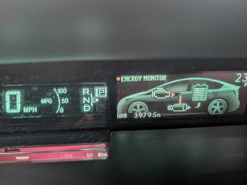 Used 2015 Toyota Prius Plug-In Hybrid image 4