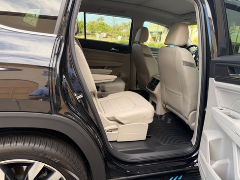 Used 2023 Volkswagen Atlas SEL Premium image 6