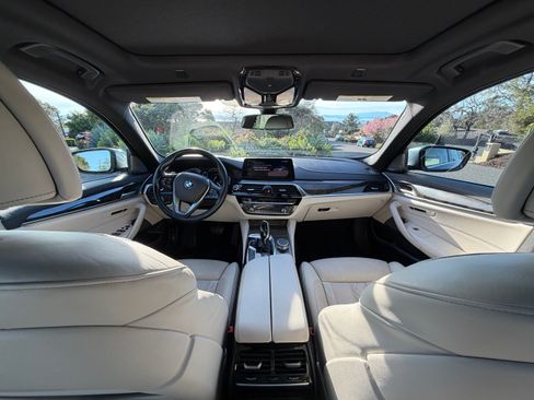 Used 2018 BMW 530e image 2