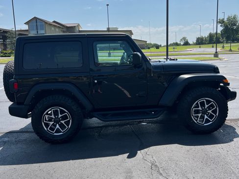 Used 2022 Jeep Wrangler Sport AWD/4WD image 5