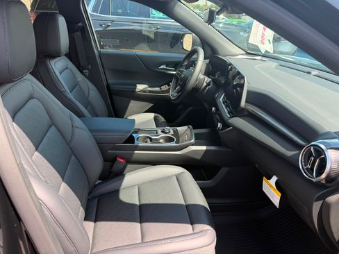 Used 2026 Chevrolet Equinox LT w/ Convenience Package II FWD image 8