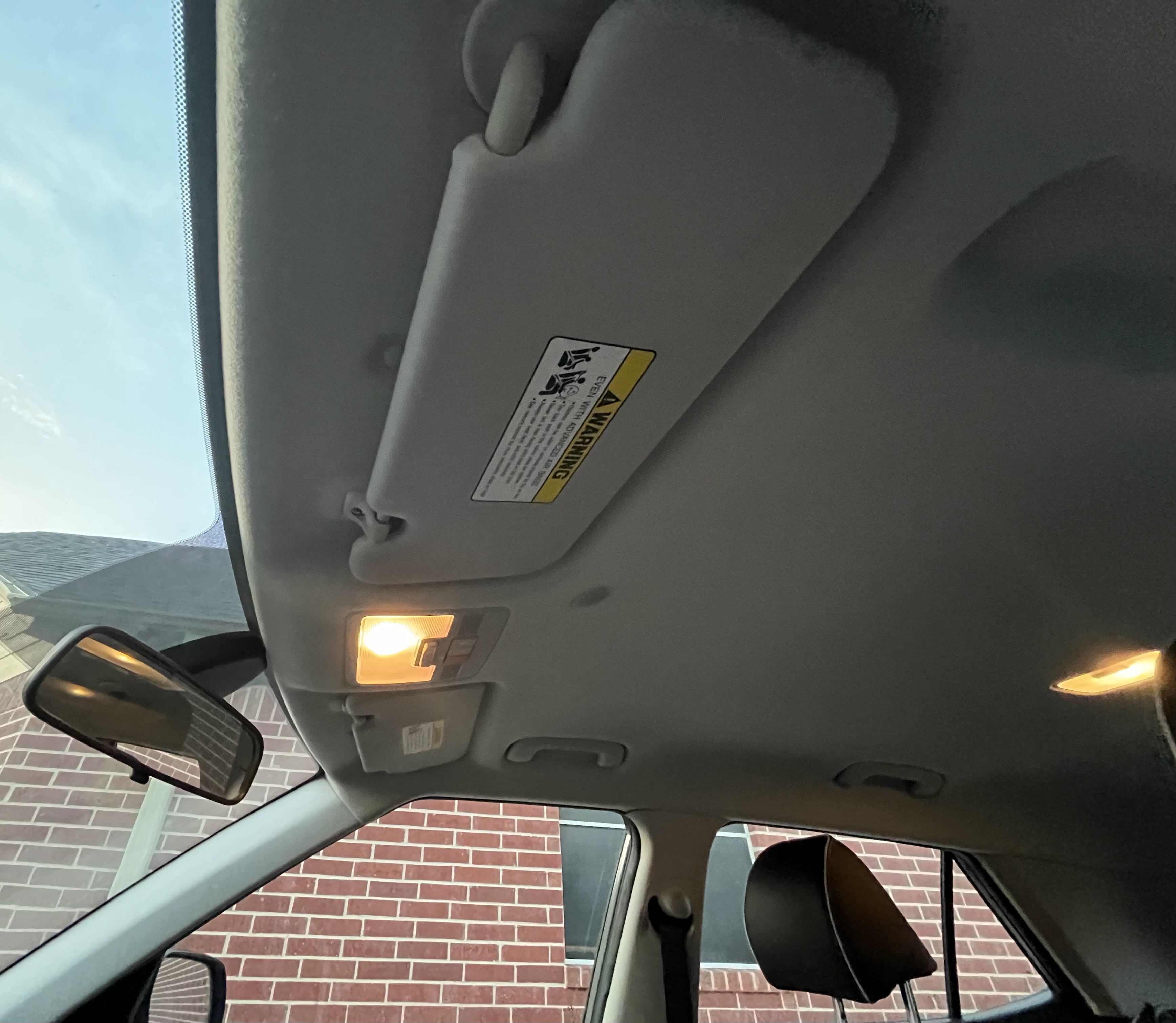Used 2022 Hyundai Venue Limited FWD image 13