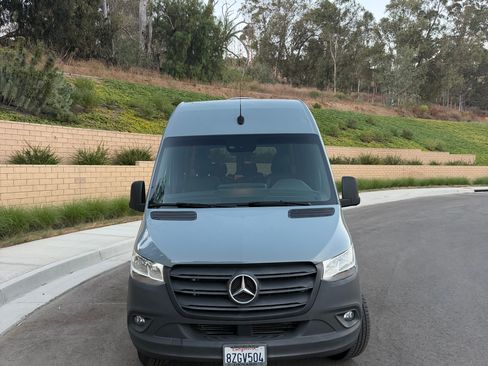 Used 2021 Mercedes-Benz Sprinter 2500 image 8