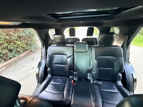 Used 2016 Ford Explorer XLT w/ Equipment Group 202A image 11