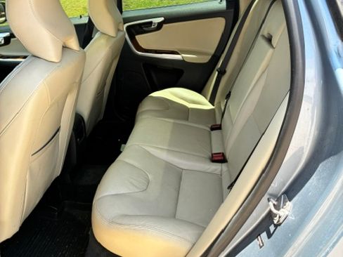 Used 2017 Volvo XC60 T5 Inscription w/ Advanced Package FWD image 8