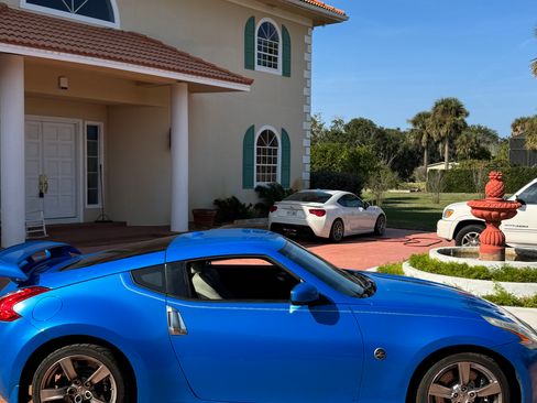 Used 2009 Nissan 370Z Touring image 10