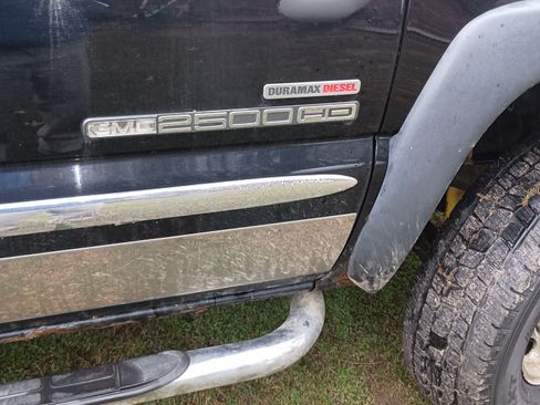 Used 2005 GMC Sierra 2500 SLT w/ Heavy-Duty Power Package AWD/4WD image 6
