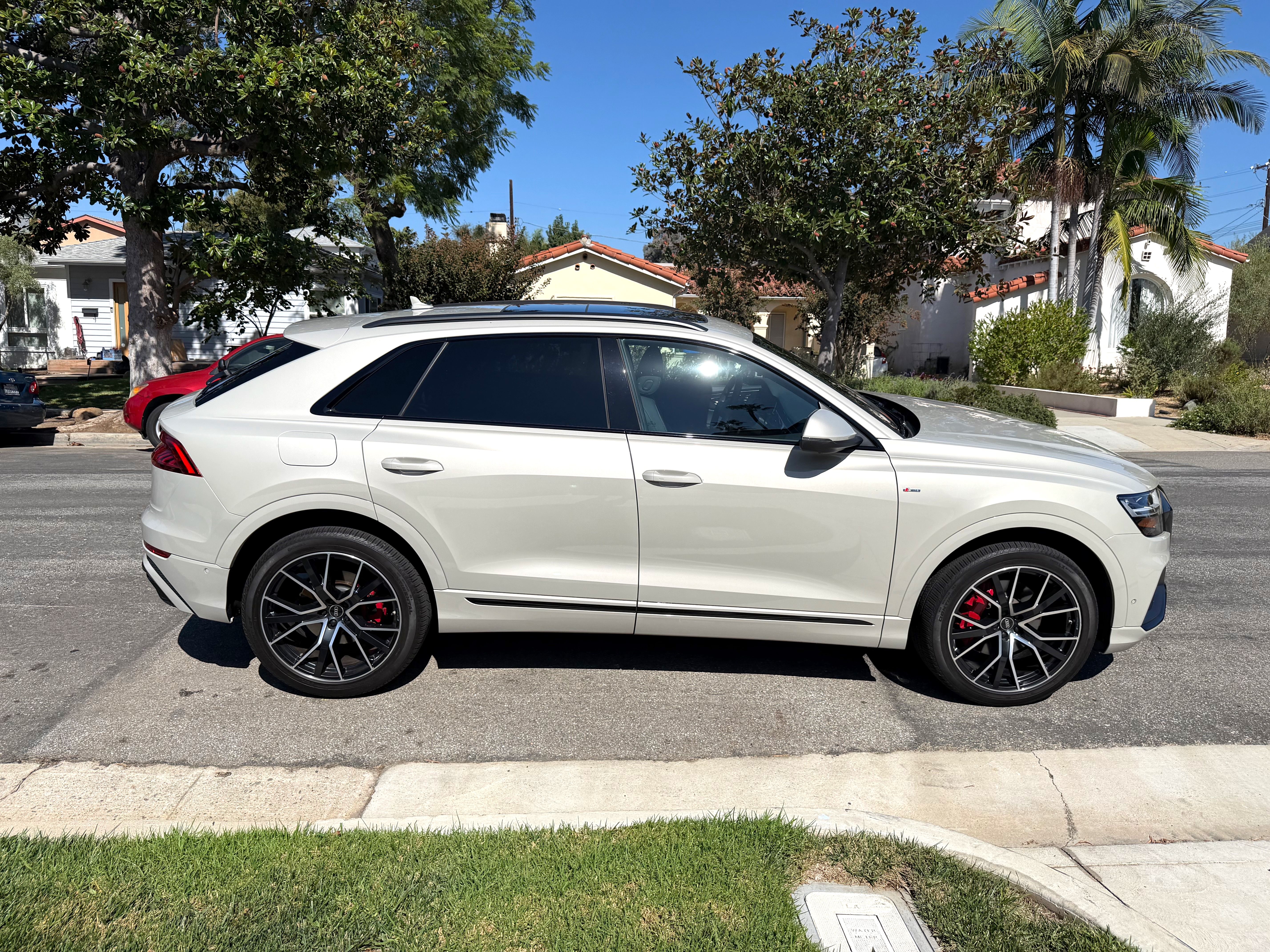 Used 2022 Audi Q8 Premium Plus w/ Premium Plus Package AWD/4WD image 2