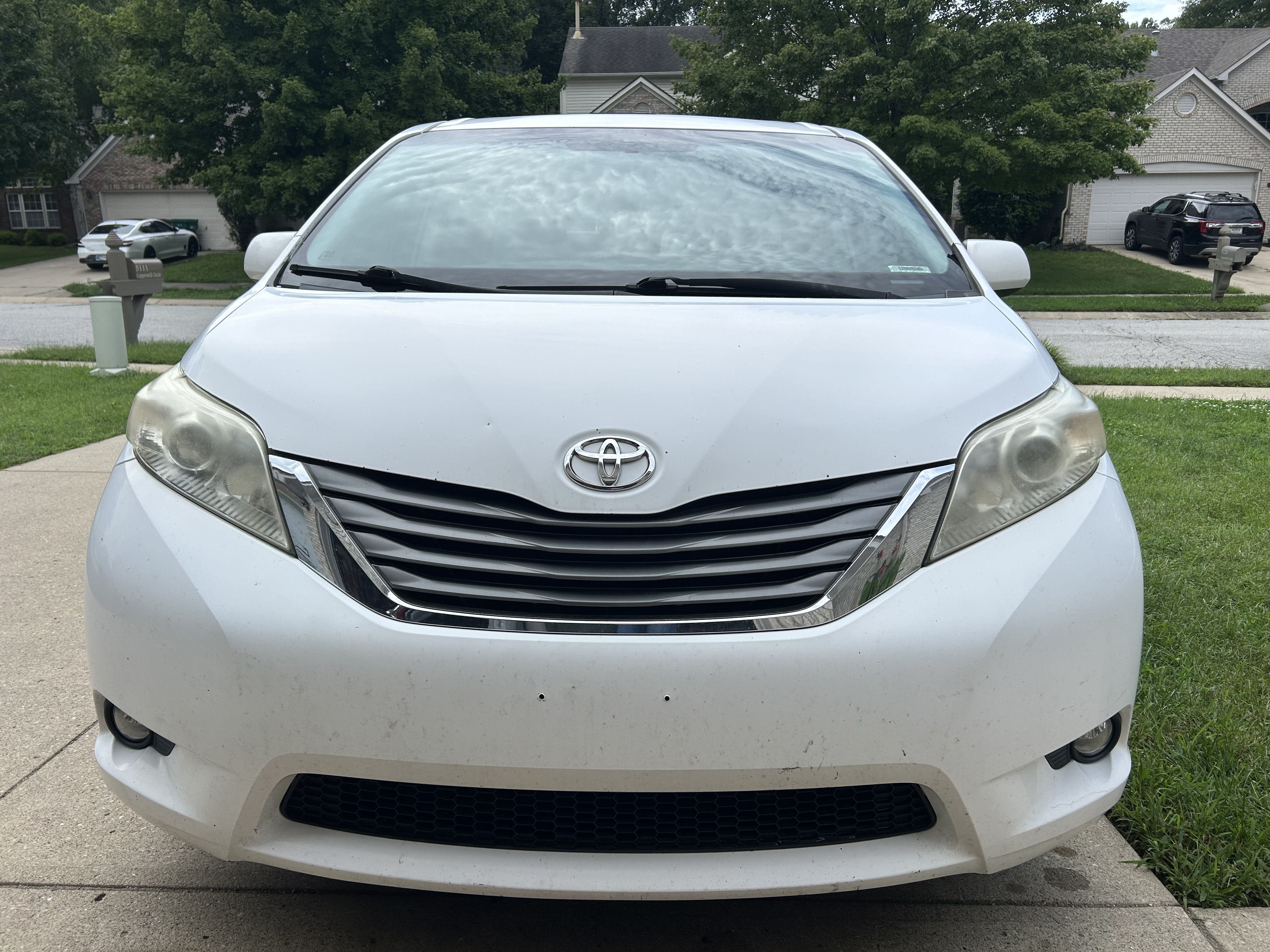 Used 2011 Toyota Sienna XLE w/ Premium Pkg FWD image 4