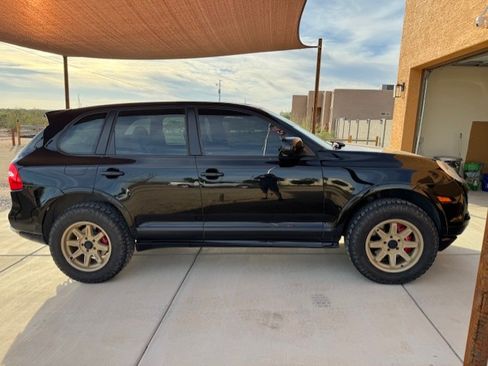 Used 2010 Porsche Cayenne GTS image 2