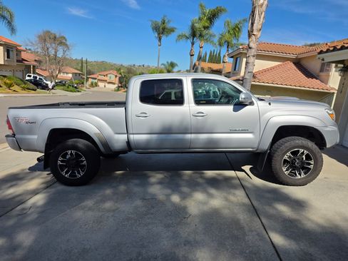 Used 2012 Toyota Tacoma PreRunner w/ TRD Sport Pkg image 2