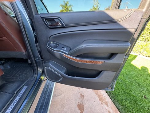 Used 2020 Chevrolet Suburban Premier w/ Premier Plus Edition image 9