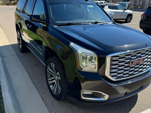 Used 2018 GMC Yukon Denali w/ Denali Ultimate Package image 9