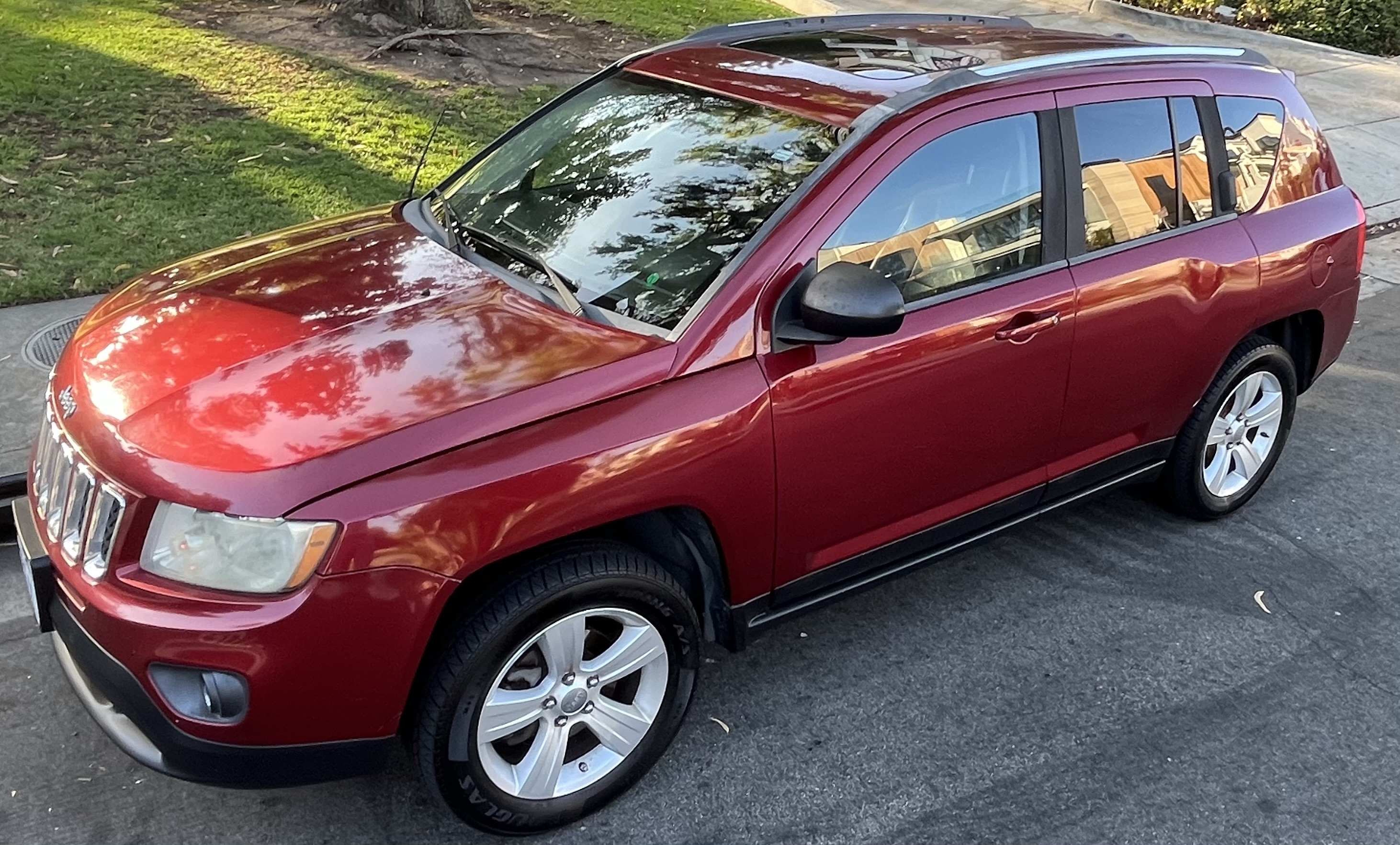Used 2012 Jeep Compass Latitude w/ Sun/Sound Group FWD image 4