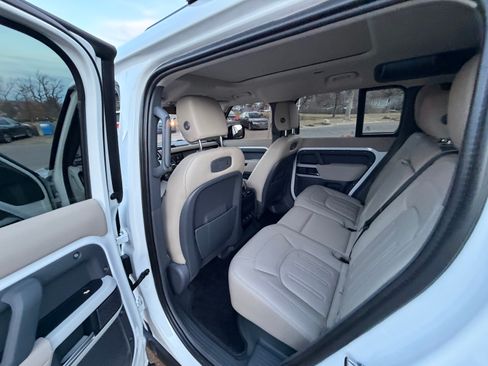 Used 2022 Land Rover Defender 110 S image 5