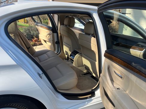 Used 2013 BMW 528i Sedan image 9