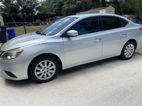 Used 2019 Nissan Sentra S image 2