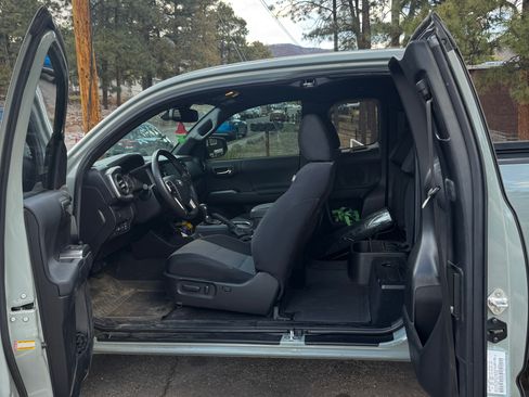 Used 2023 Toyota Tacoma TRD Off-Road w/ TRD Premium Off Road Package image 12