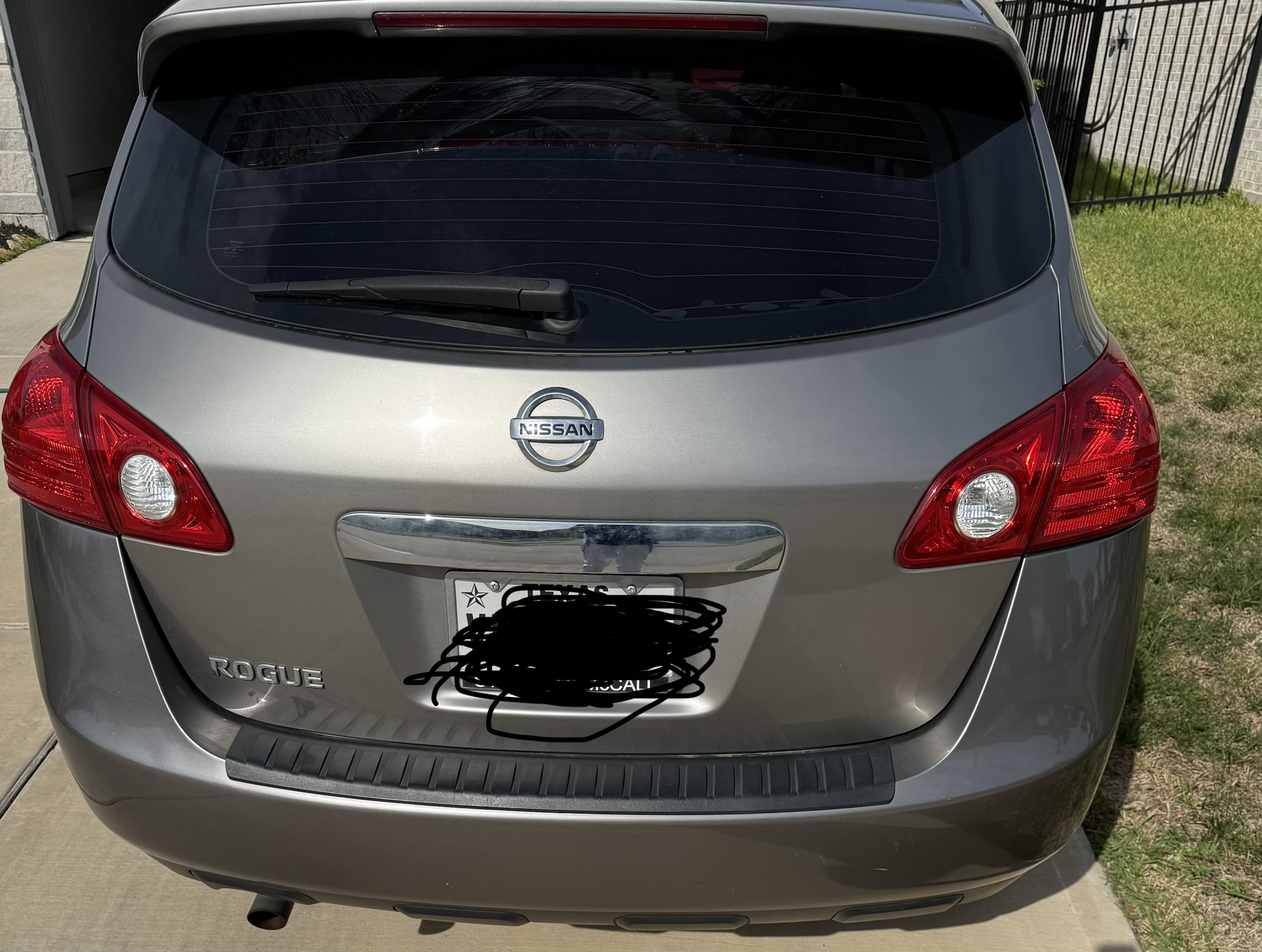 Used 2011 Nissan Rogue S FWD image 2