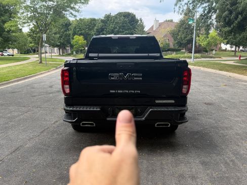 Used 2022 GMC Sierra 1500 Elevation w/ LPO, Elevation Black Package AWD/4WD image 5