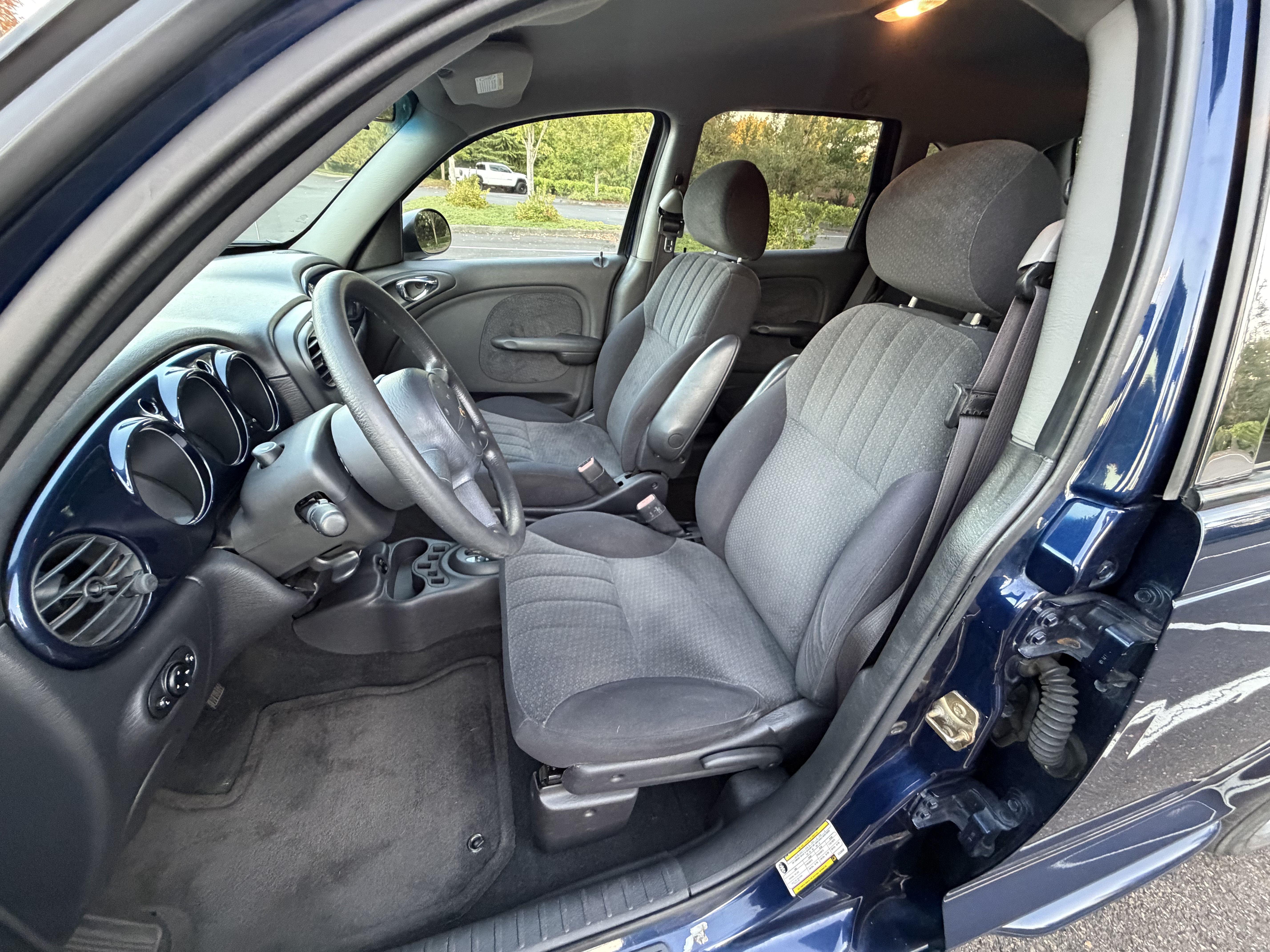 Used 2005 Chrysler PT Cruiser Touring FWD image 9