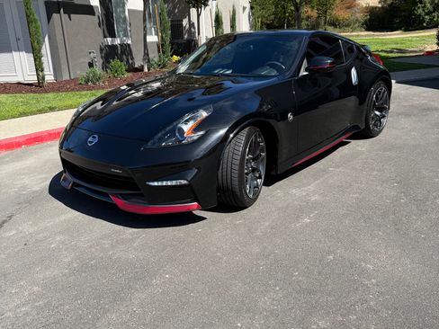 Used 2015 Nissan 370Z NISMO RWD image 1