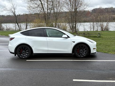 Used 2021 Tesla Model Y Performance image 2