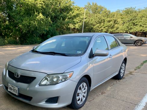 Used 2009 Toyota Corolla FWD image 2