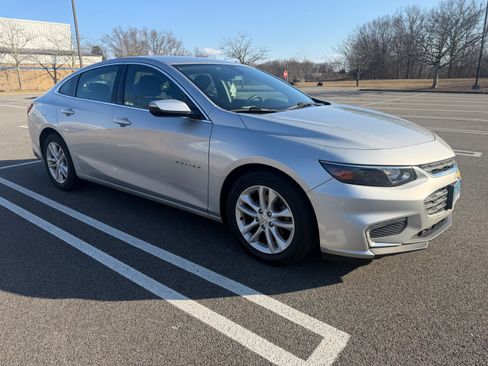 Used 2016 Chevrolet Malibu LT image 4