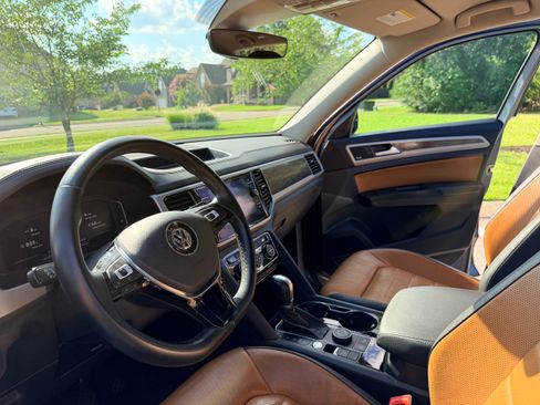 Used 2019 Volkswagen Atlas SEL Premium AWD/4WD image 12