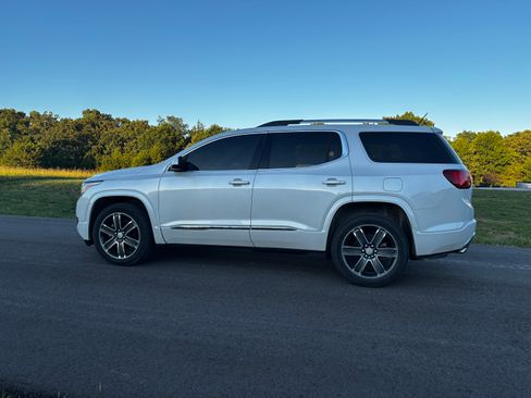 Used 2019 GMC Acadia Denali w/ Technology Package AWD/4WD image 2