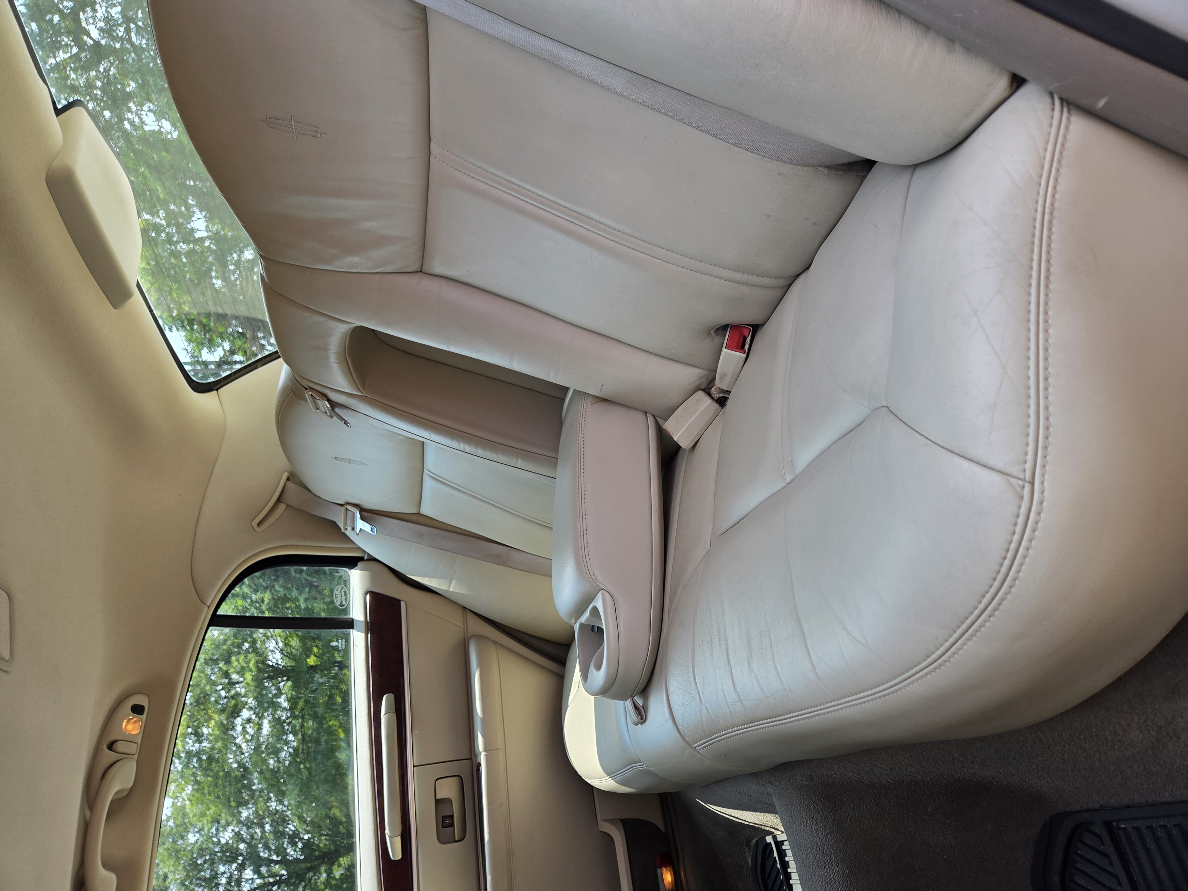 Used 2005 Lincoln Town Car Signature Limited RWD image 18
