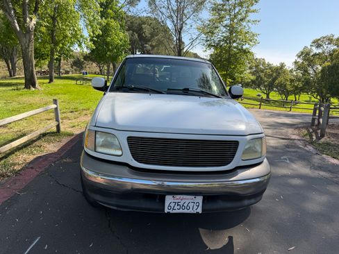 Used 2002 Ford F150 2WD SuperCrew image 2