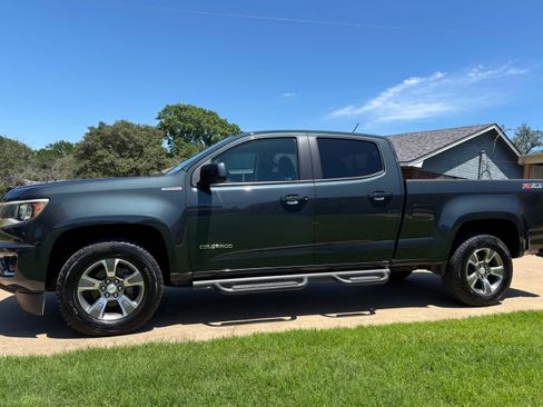 Used 2018 Chevrolet Colorado Z71 AWD/4WD image 2