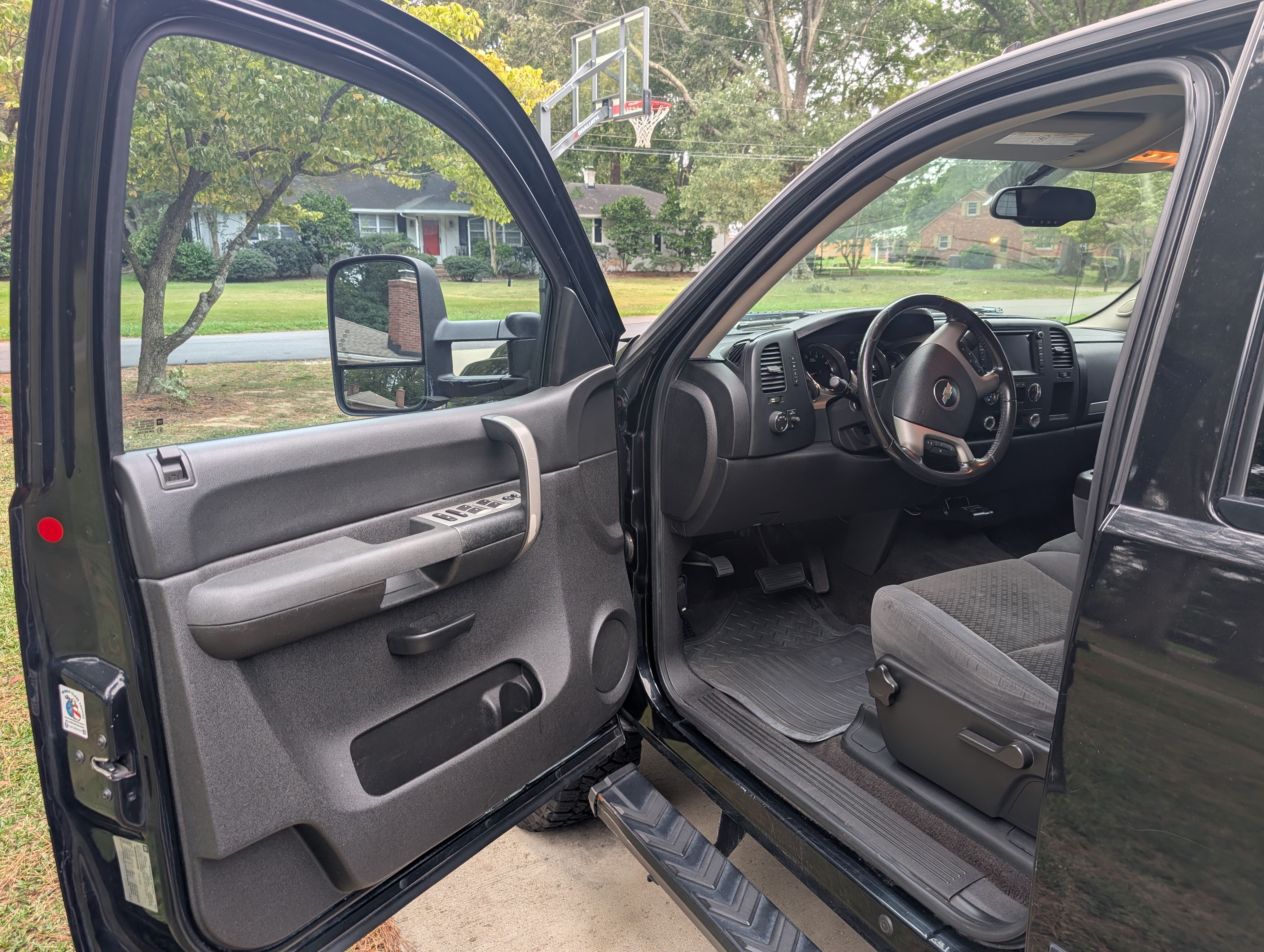 Used 2008 Chevrolet Silverado 2500 LT w/ 1LT Convenience Package AWD/4WD image 9