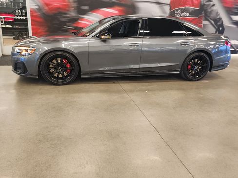 Used 2022 Audi S8 image 6
