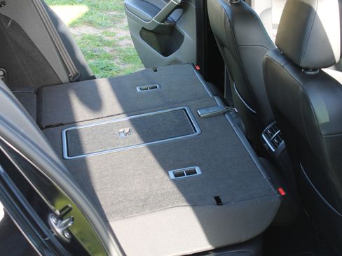 Used 2017 Volkswagen Golf Wolfsburg Edition image 24