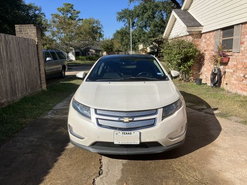 Used 2012 Chevrolet Volt Premium w/ Premium Trim Package image 2